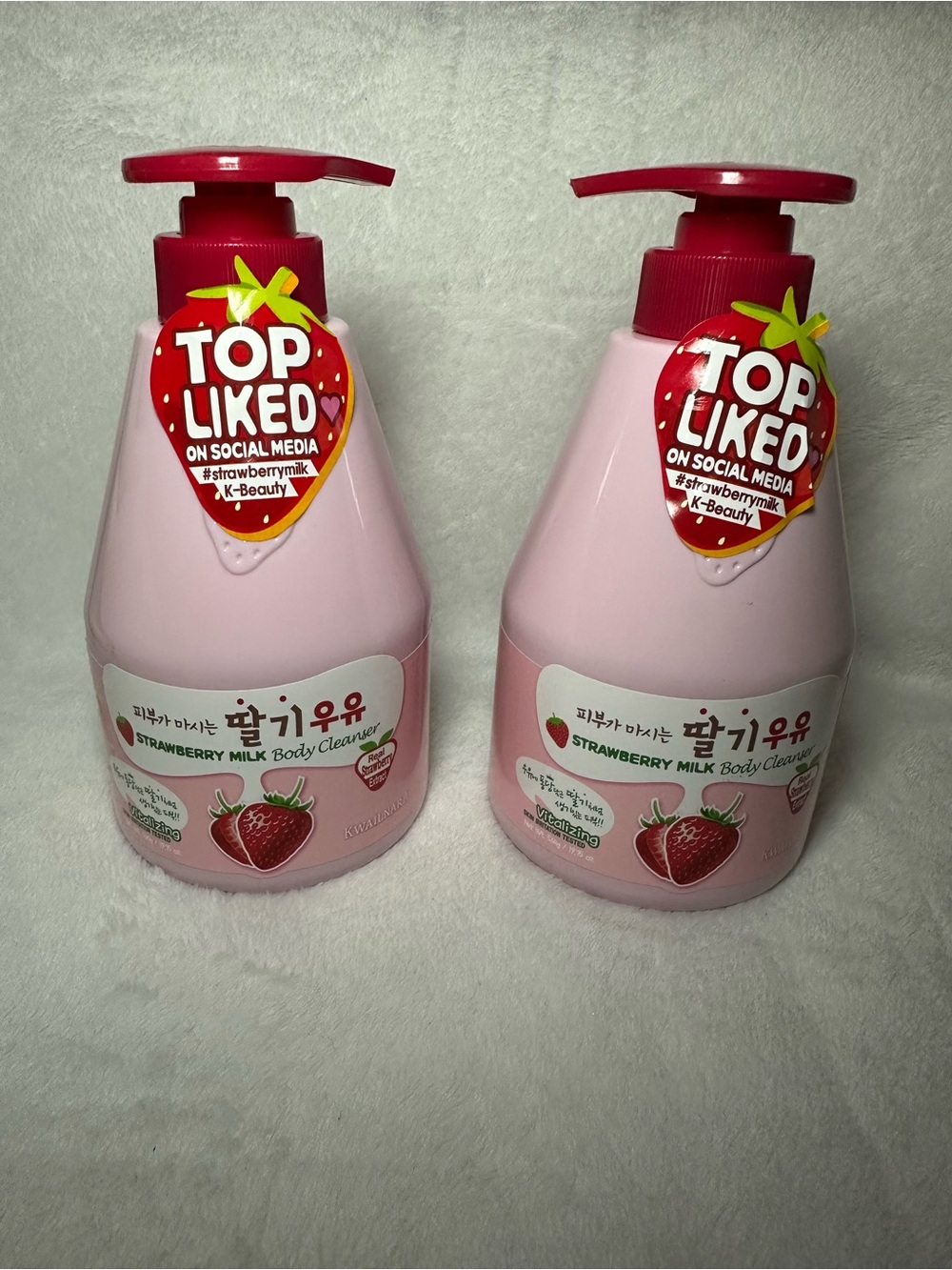 WELCOS KWAILNARA Strawberry Milk Body Body Cleanser 2 Bottles New K Beauty
